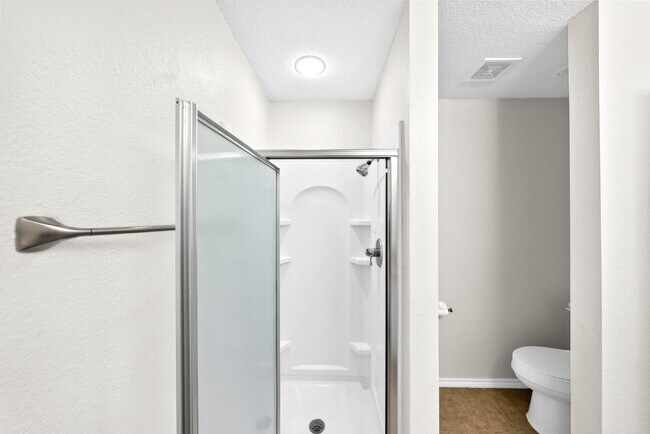 Building Photo - Spacious & Thoughtfully Updated 4-Bedroom ...