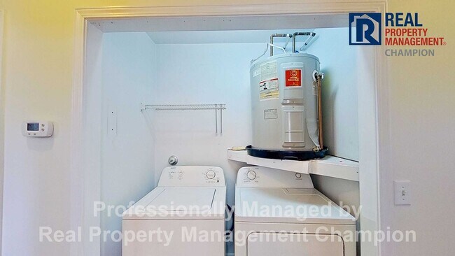 Building Photo - 3 BD/2BA Home in Azalea Trace w/Fenced Backyard and Exciting Updates Underway!