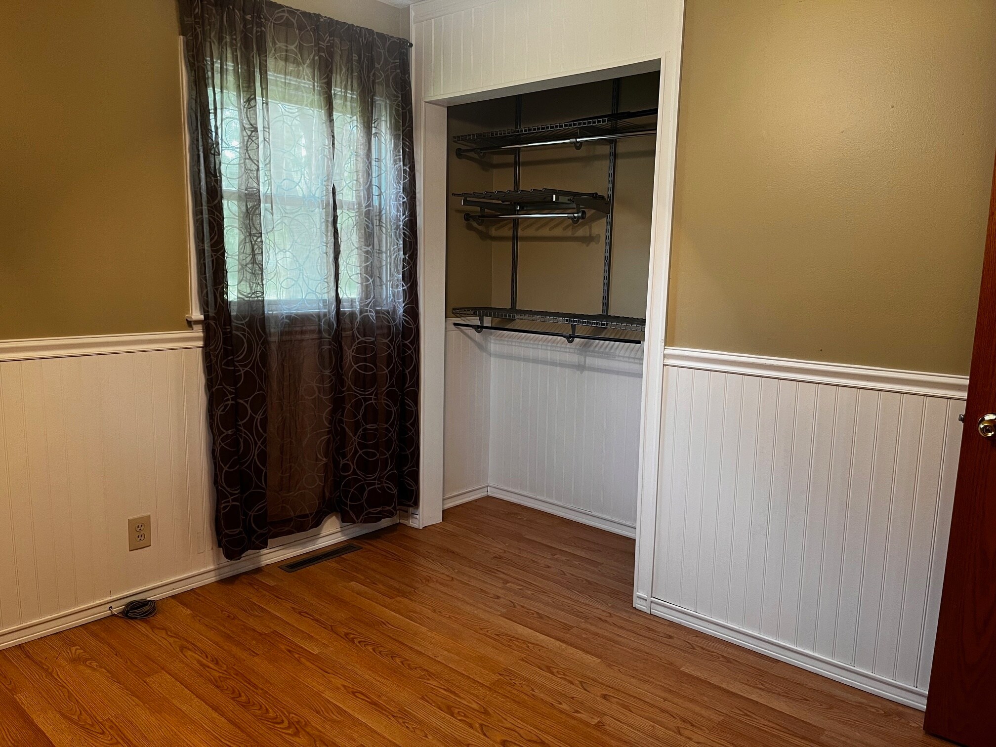 2nd back bedroom with built in shelfing - 1612 E 88th St