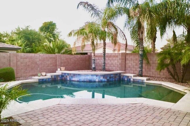 Building Photo - 962 W Bluebird Dr