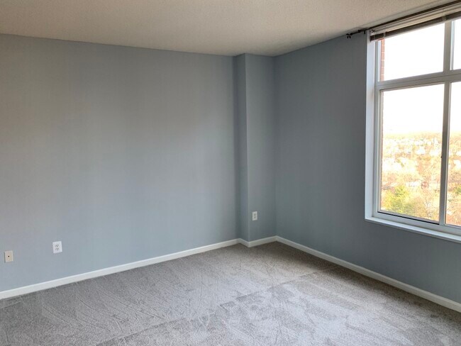 Building Photo - 3101 N Hampton Dr