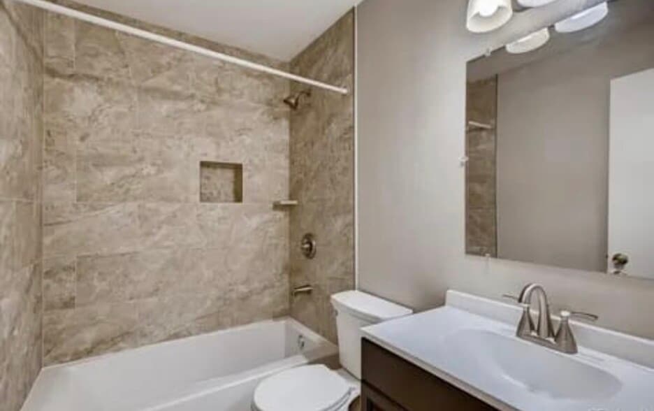 Bathrooom - 225 E 8th Ave