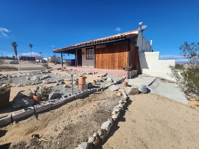 Building Photo - 73752 Crestview Dr