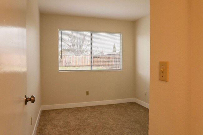 Building Photo - Welcome Home!!! - 3 bedroom 2 bath