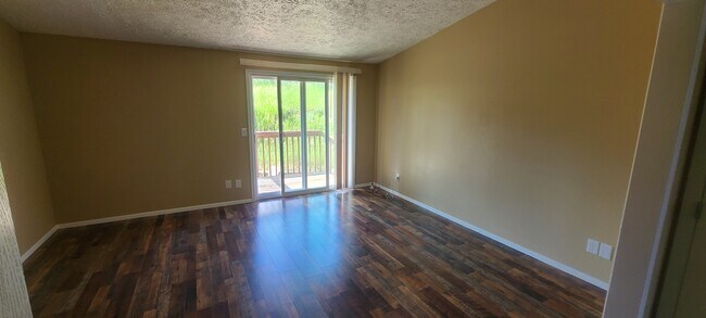 Building Photo - 315 Meadow Dr
