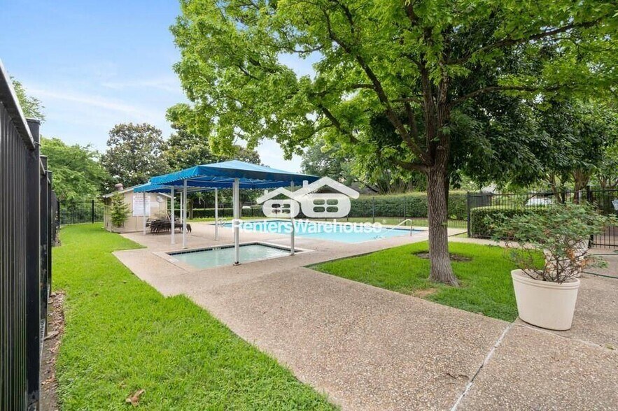 Building Photo - 901 Park Village Cove