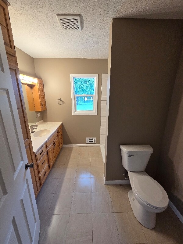 Building Photo - 3311 Interlachen Dr NE