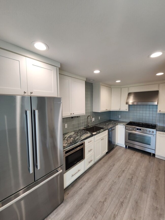 Building Photo - 3 Bedroom Townhouse in Solana Beach
