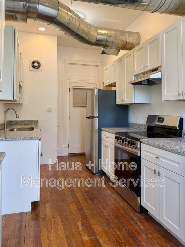 Building Photo - 906 Penn Ave