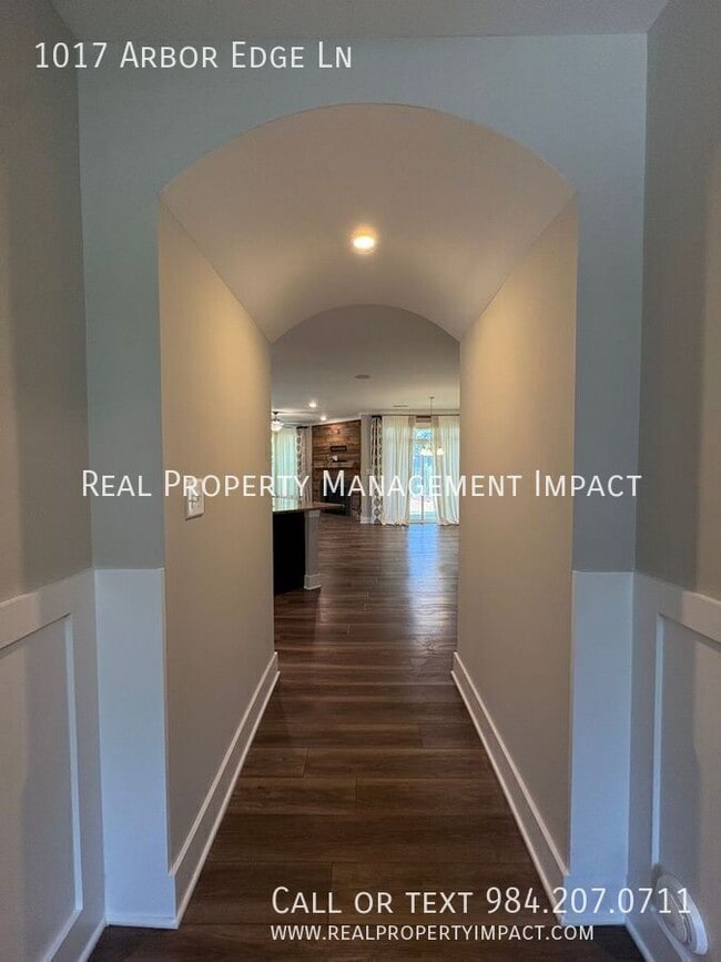 Building Photo - 1017 Arbor Edge Ln