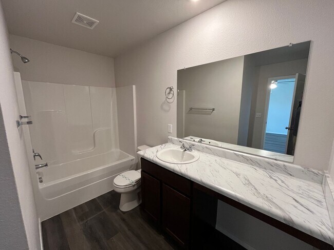 Building Photo - *NOW PRELEASING* Three Bedroom | Two Bath Home in Somerset