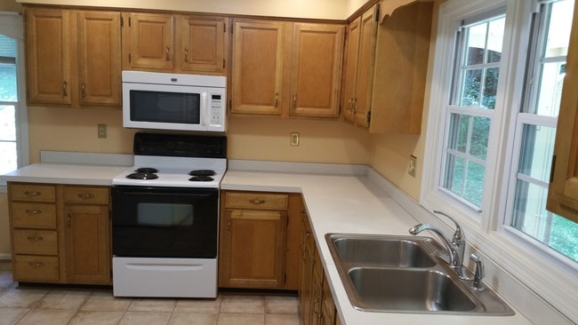 Building Photo - 30 Ferenvilla Dr