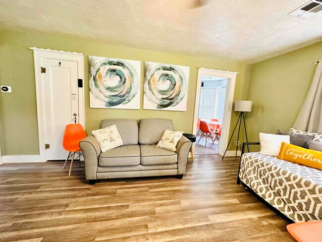 Building Photo - 1606 SW A Ave