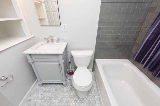 Building Photo - 202 11th St NE