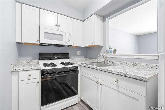 Building Photo - 9 Charles Ln