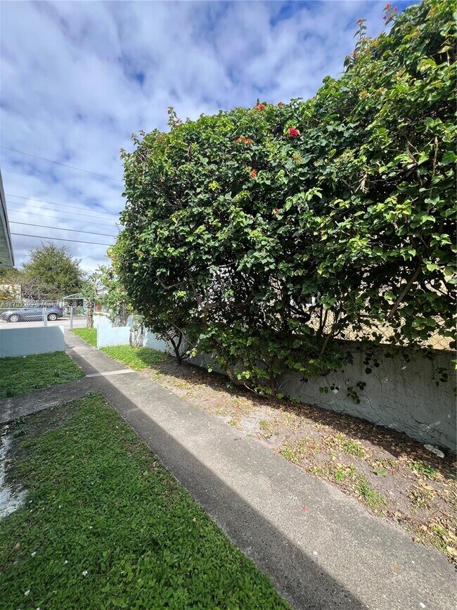 Building Photo - 2148 NW Flagler Terrace