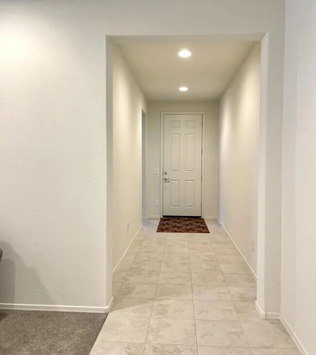 Building Photo - 2022 Built Single-Level 4Bedrooms/3Baths Stunning Home!!