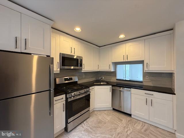 Building Photo - 11 Sycamore Ct