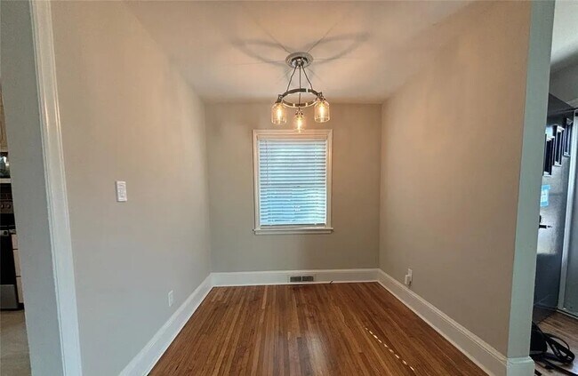 Building Photo - 3427 Eastway Dr
