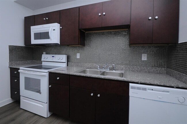 Building Photo - 528 E Parkway N Unit 9