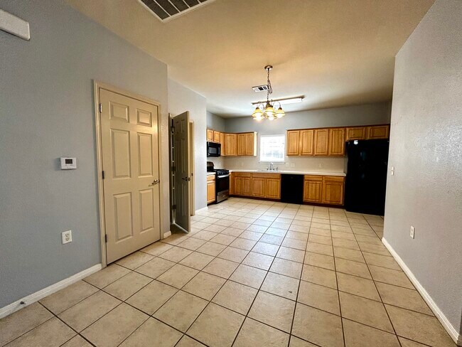 Building Photo - 1707 Chestnut Ave