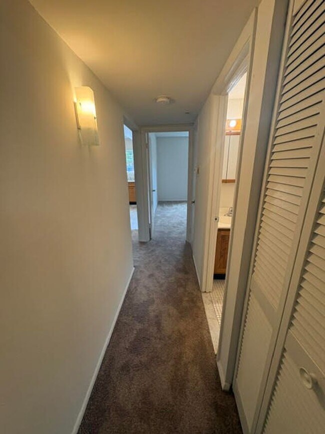 Building Photo - Two Bedroom One Bath