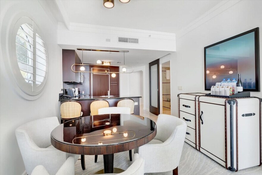 Building Photo - 4391 Collins Ave