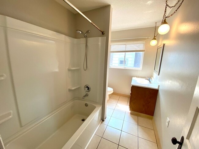 Building Photo - 3 bed/3bath home near NDSU