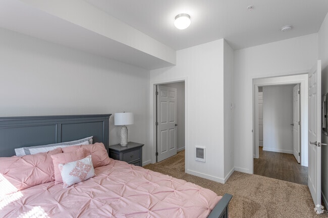 2BR, 1BA - 1,081SF - Perrine Court Apartment