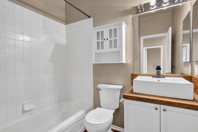 Building Photo - 3526 Heron's Cir