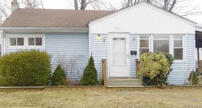 Primary Photo - 621 N Indiana Ave
