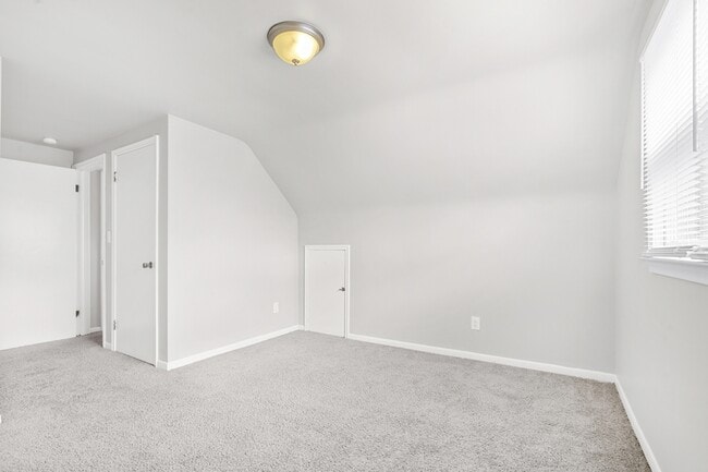 Building Photo - 1382 Montie Rd