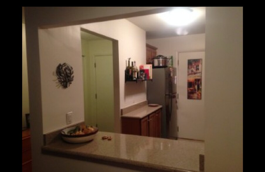 Building Photo - 803 Centre St