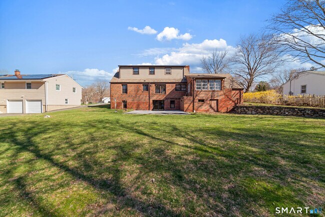 Building Photo - 141 Colony Ave