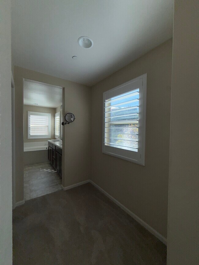 Building Photo - Chervil Way