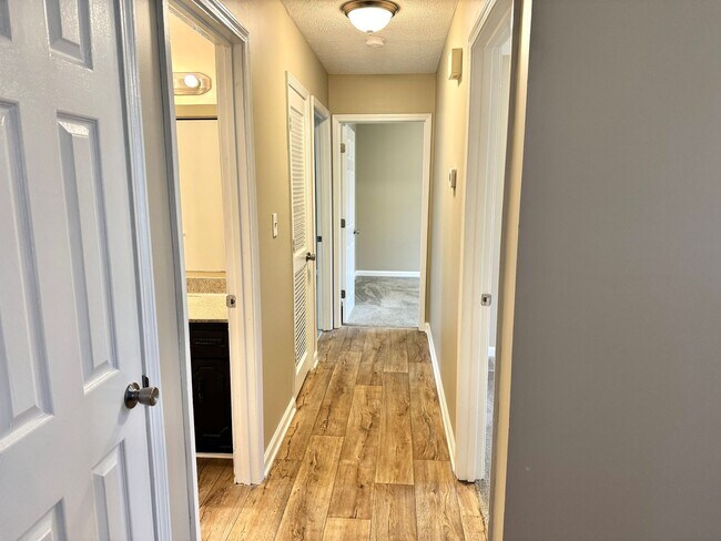 Building Photo - MOVE IN READY!