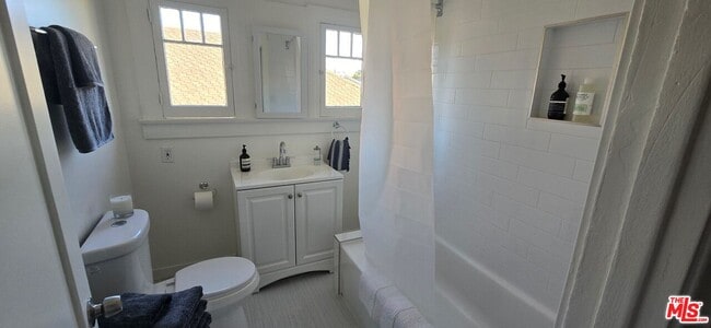 Building Photo - 1446 Calumet Ave