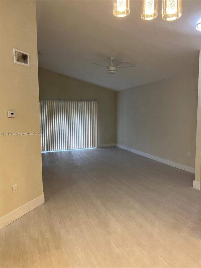 Building Photo - 2811 N Oakland Forest Dr