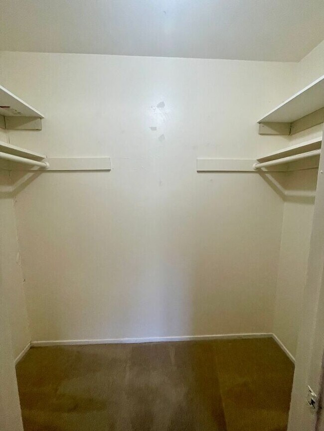 Building Photo - Three Bedroom Home in the Turnpike Foothills - Available Mid August