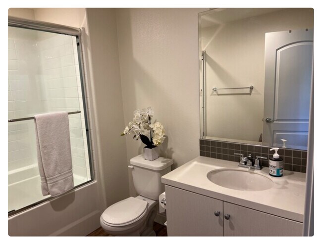 Building Photo - 404 Maravilla Ln