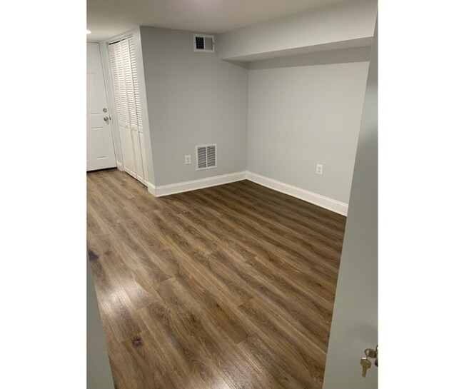 Building Photo - 4626 Reisterstown Rd