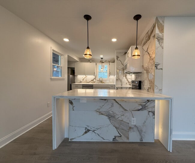 Building Photo - 2763 Catalina Ave