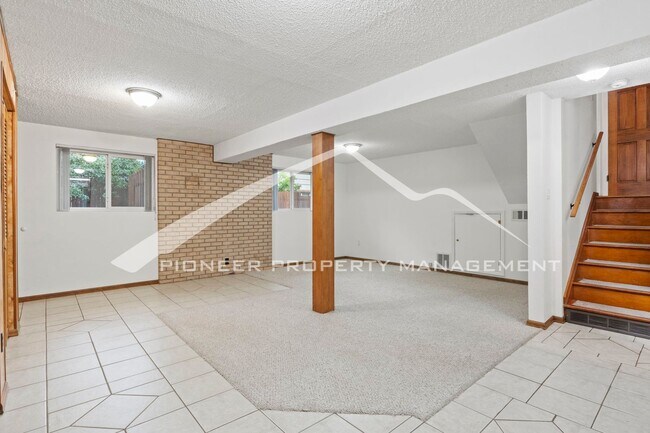Building Photo - 1024 Pike Dr