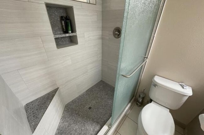 Building Photo - Large, well cared for, single family,  3/2 with Garage