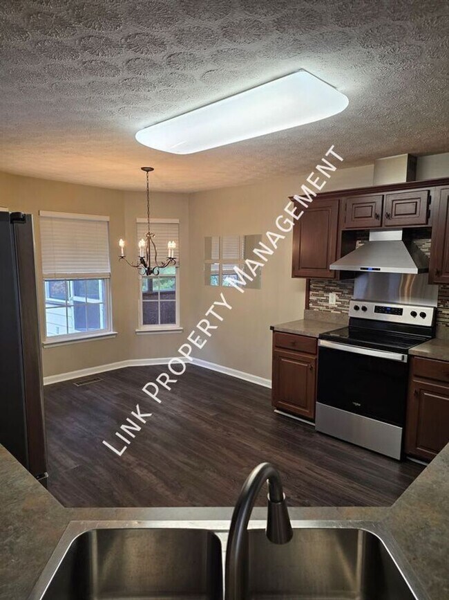 Building Photo - Beautiful 4-Bedroom Home in Desirable Harrison Location – Minutes from Volkswagen Plant!