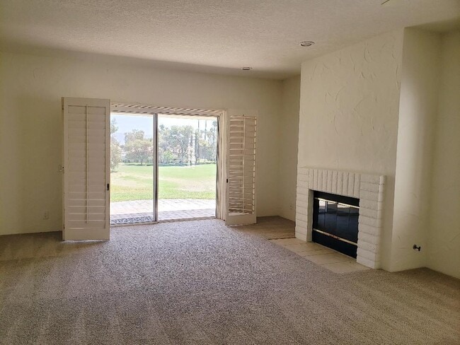 Building Photo - 274 Vista Royale Cir E