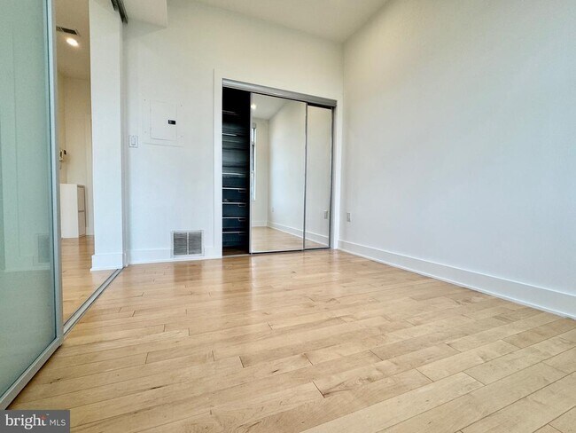 Building Photo - 1616 11th St NW