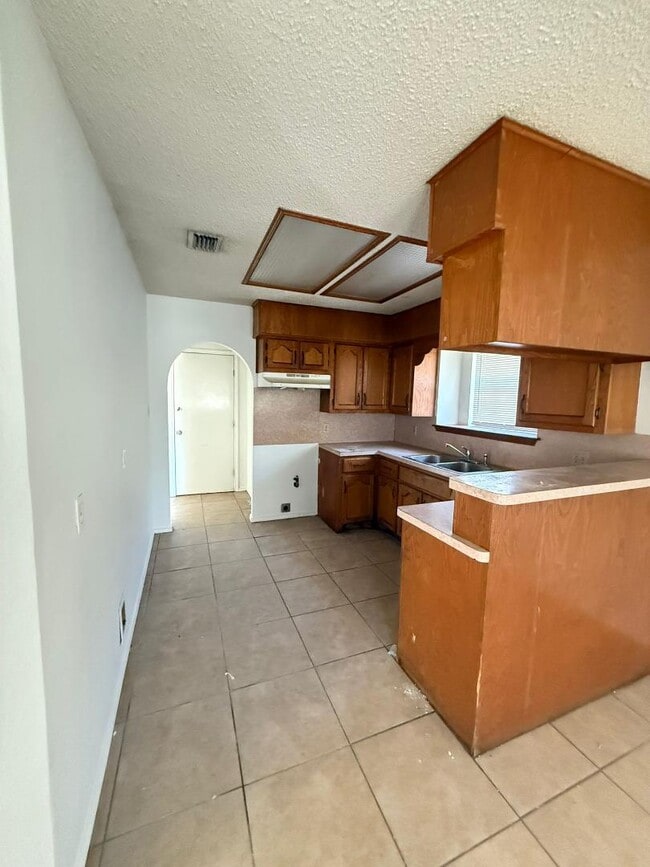 Building Photo - 108 N Mina De Oro St