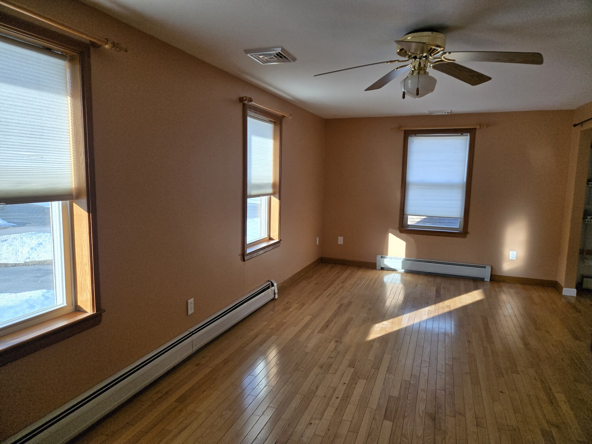 Building Photo - 2 Curt Rd