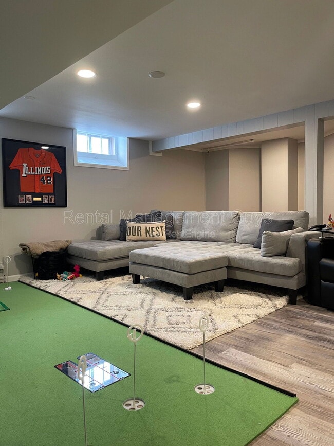 Building Photo - 4119 N Sheridan Ave